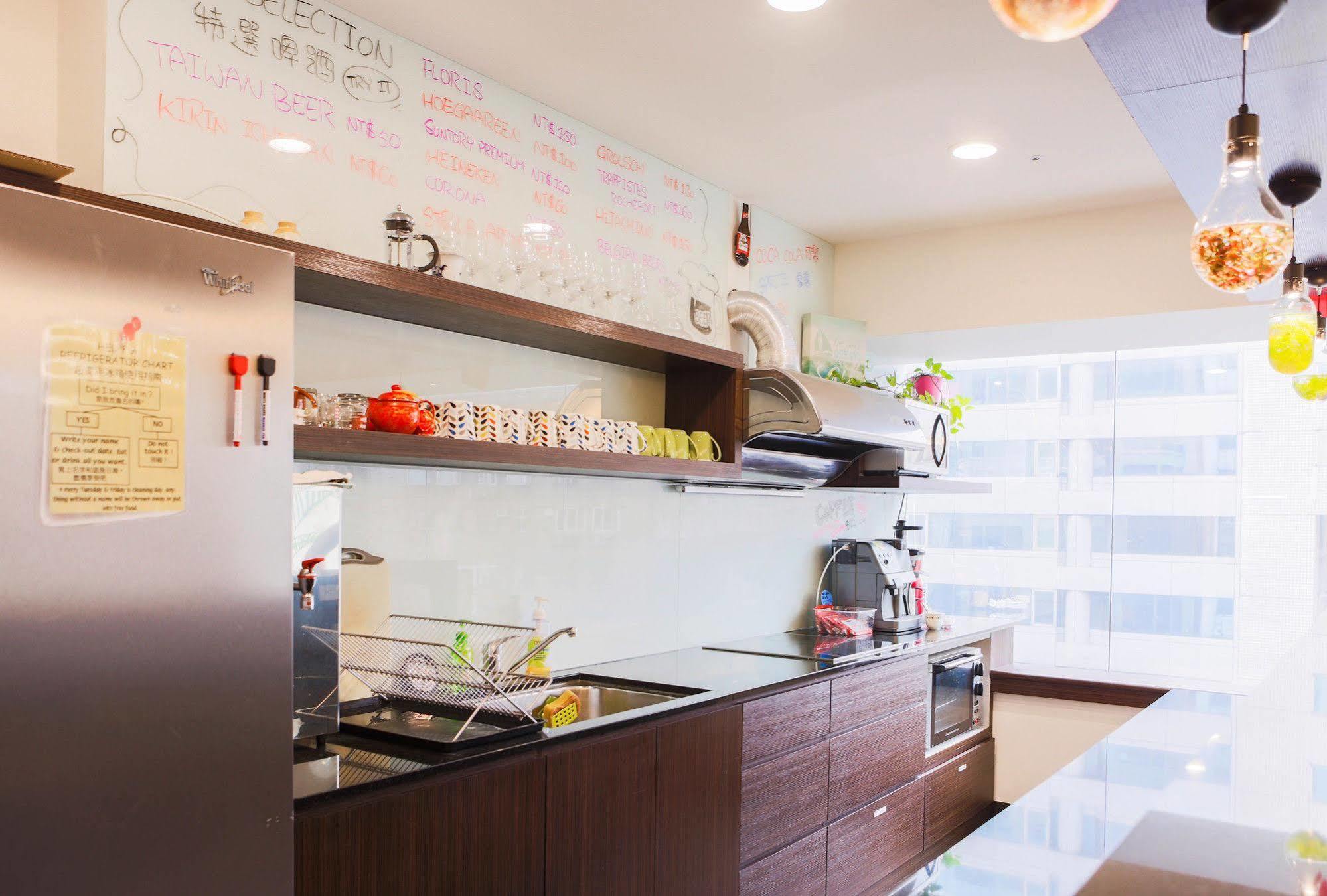 Sleepy Dragon Hostel Taipei Exterior photo