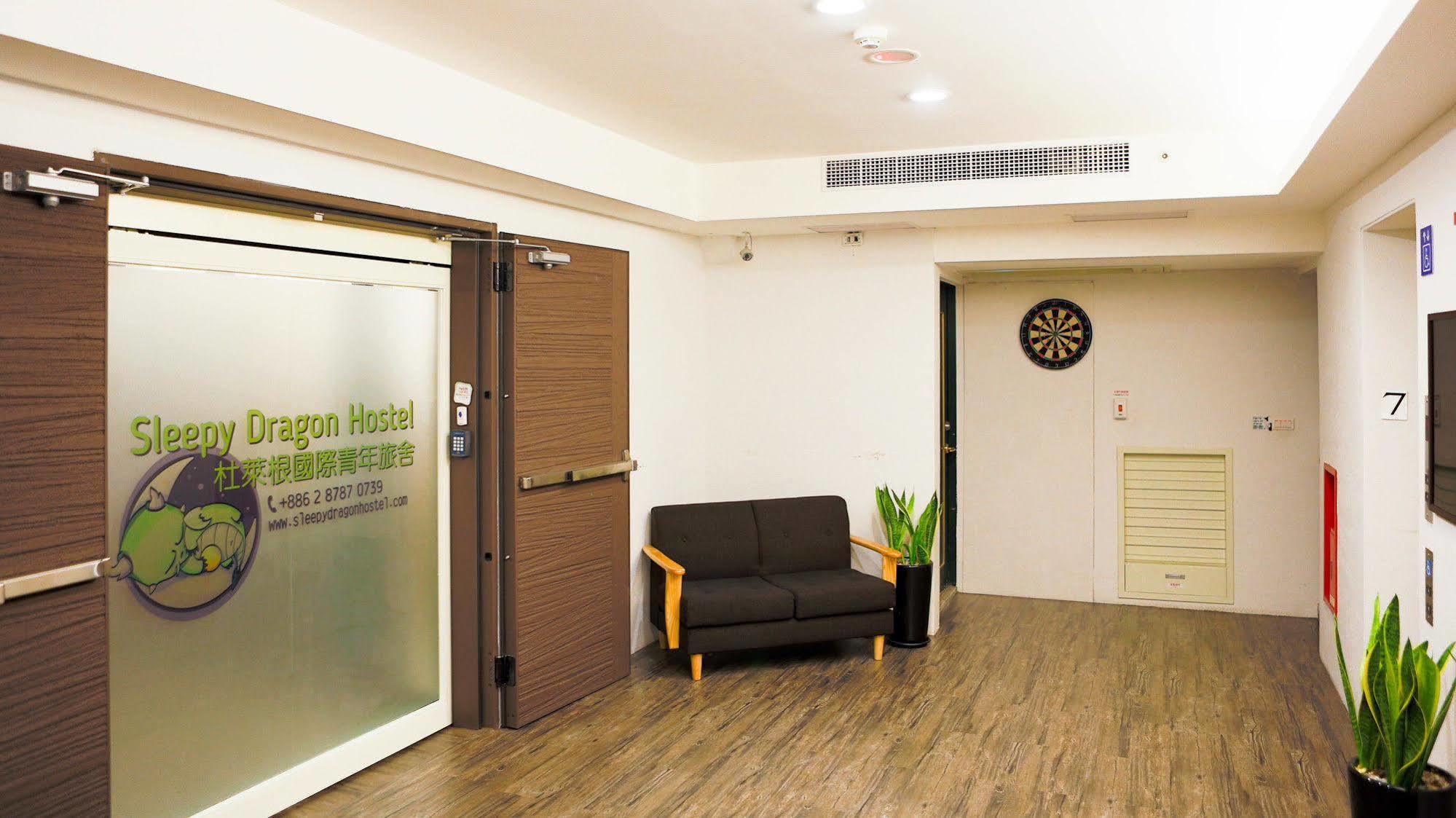 Sleepy Dragon Hostel Taipei Exterior photo